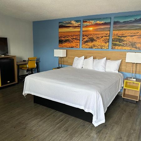 Days Inn By Wyndham Gatesville Exterior photo