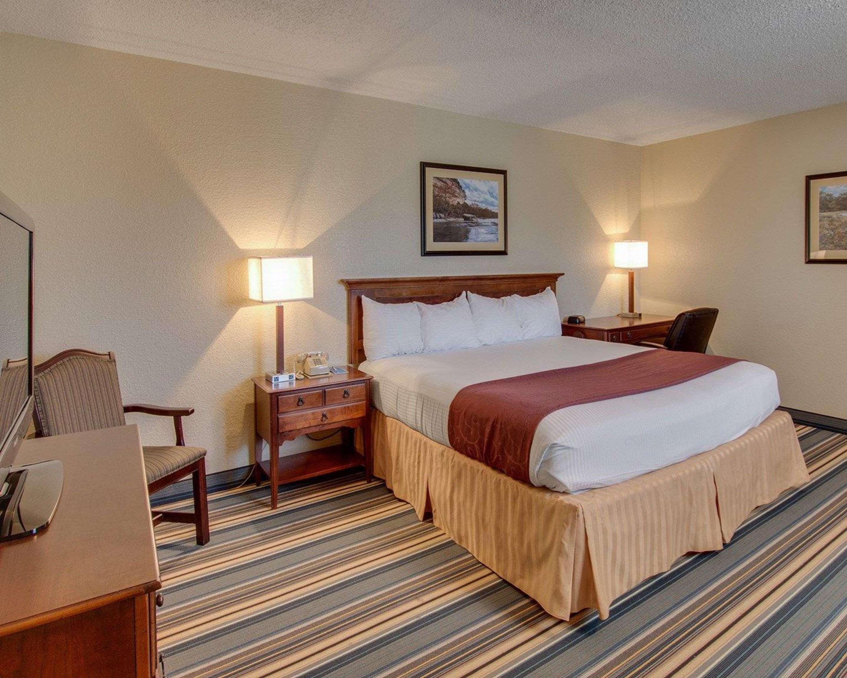 Days Inn By Wyndham Gatesville Exterior photo