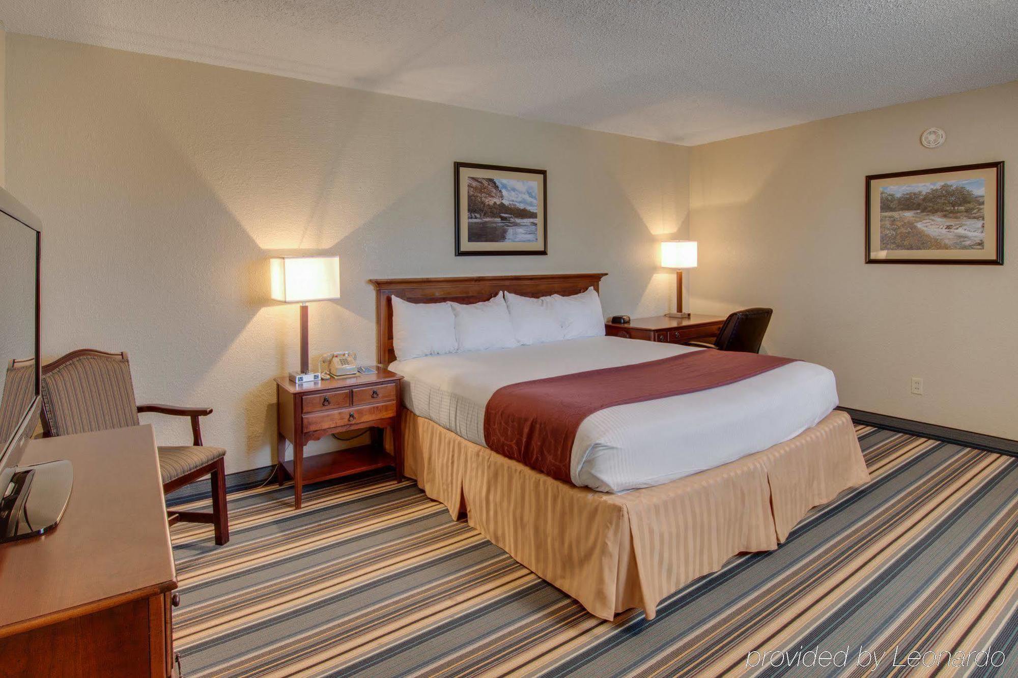 Days Inn By Wyndham Gatesville Exterior photo
