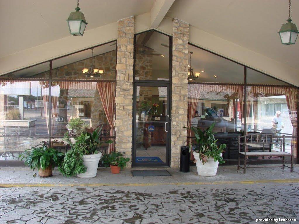 Days Inn By Wyndham Gatesville Exterior photo